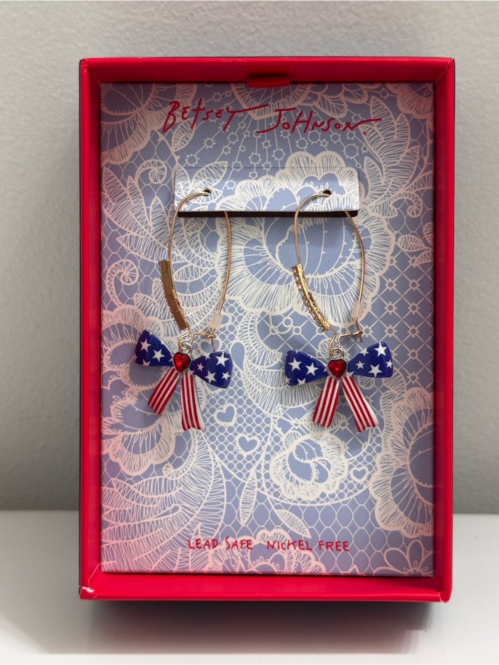 NIB Betsey Johnson American Bow Patriotic Shepherd Hook Earrings - Picture 5 of 11